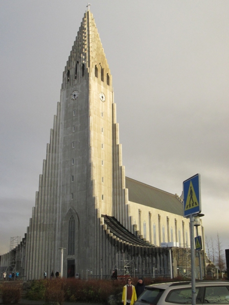 but it was grey again by the time I got to Hallgrimskirkja.